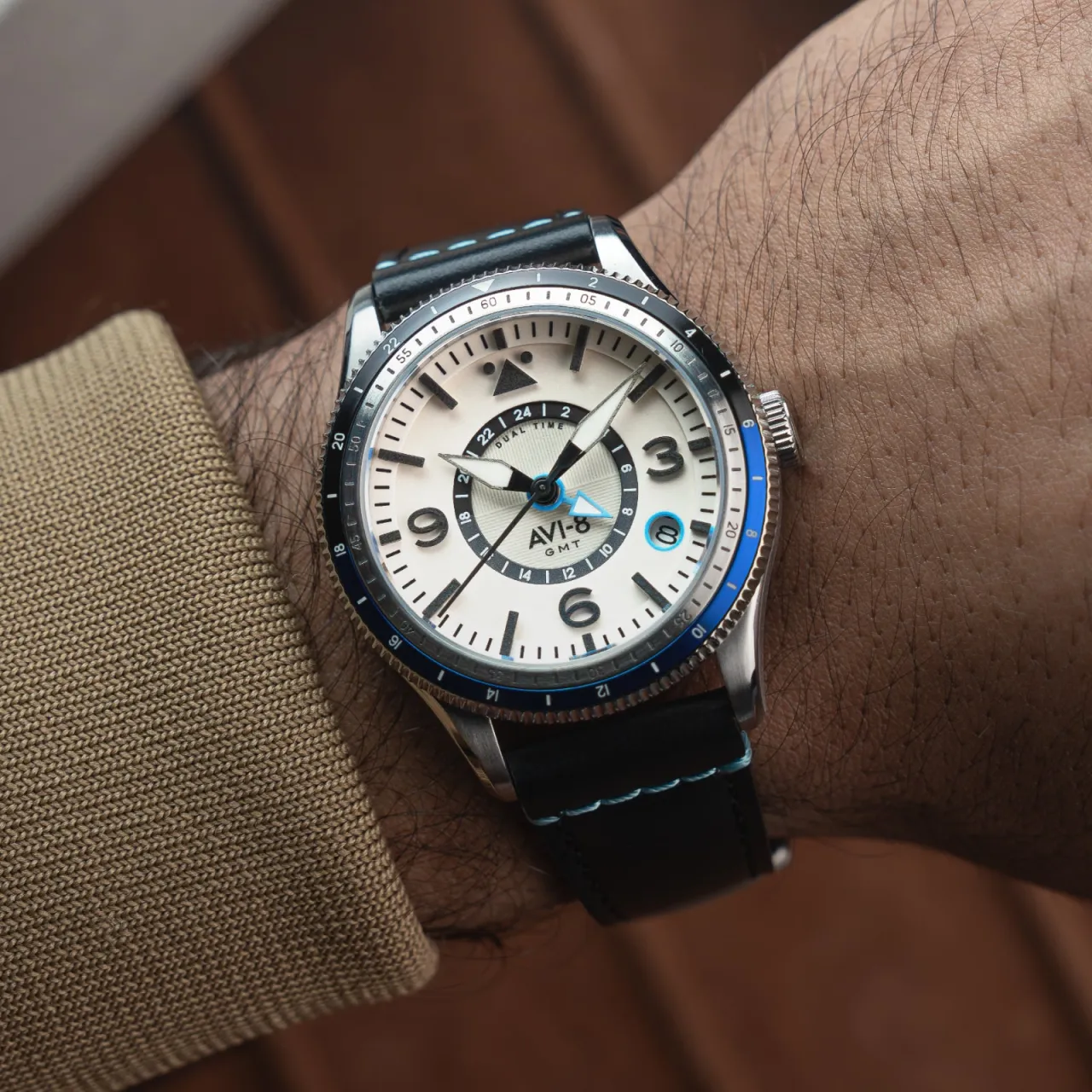 AVI-8 Flyboy Airmaster GMT Automatic White AV412802 detay görseli 2