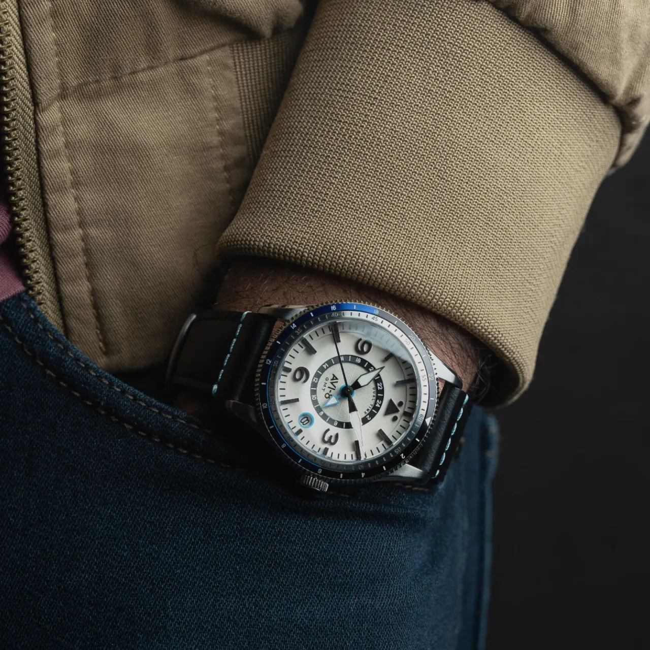 AVI-8 Flyboy Airmaster GMT Automatic White AV412802 detay görseli 3