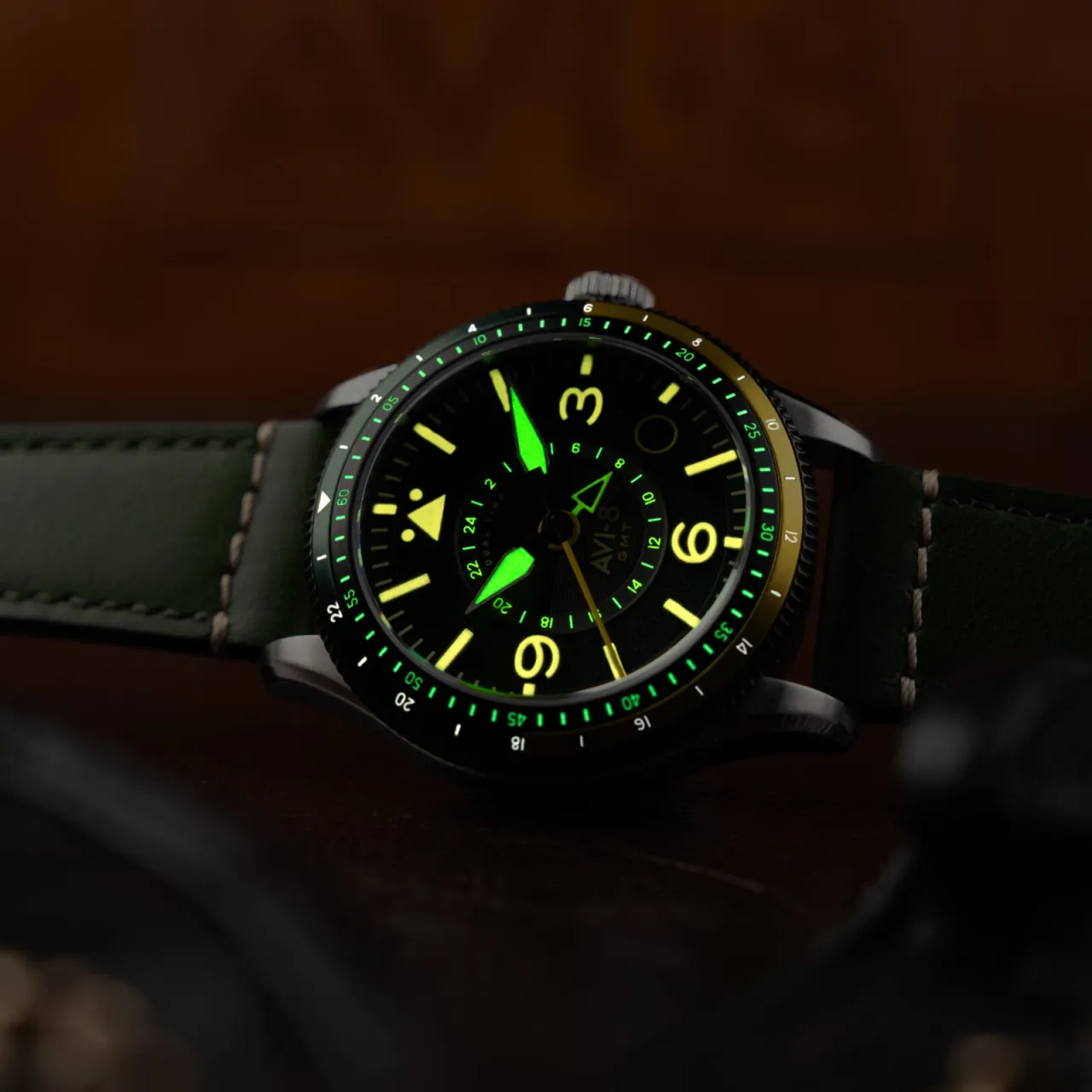 AVI-8 Flyboy Airmaster GMT Automatic Fuselage Green AV412803 detay görseli 4