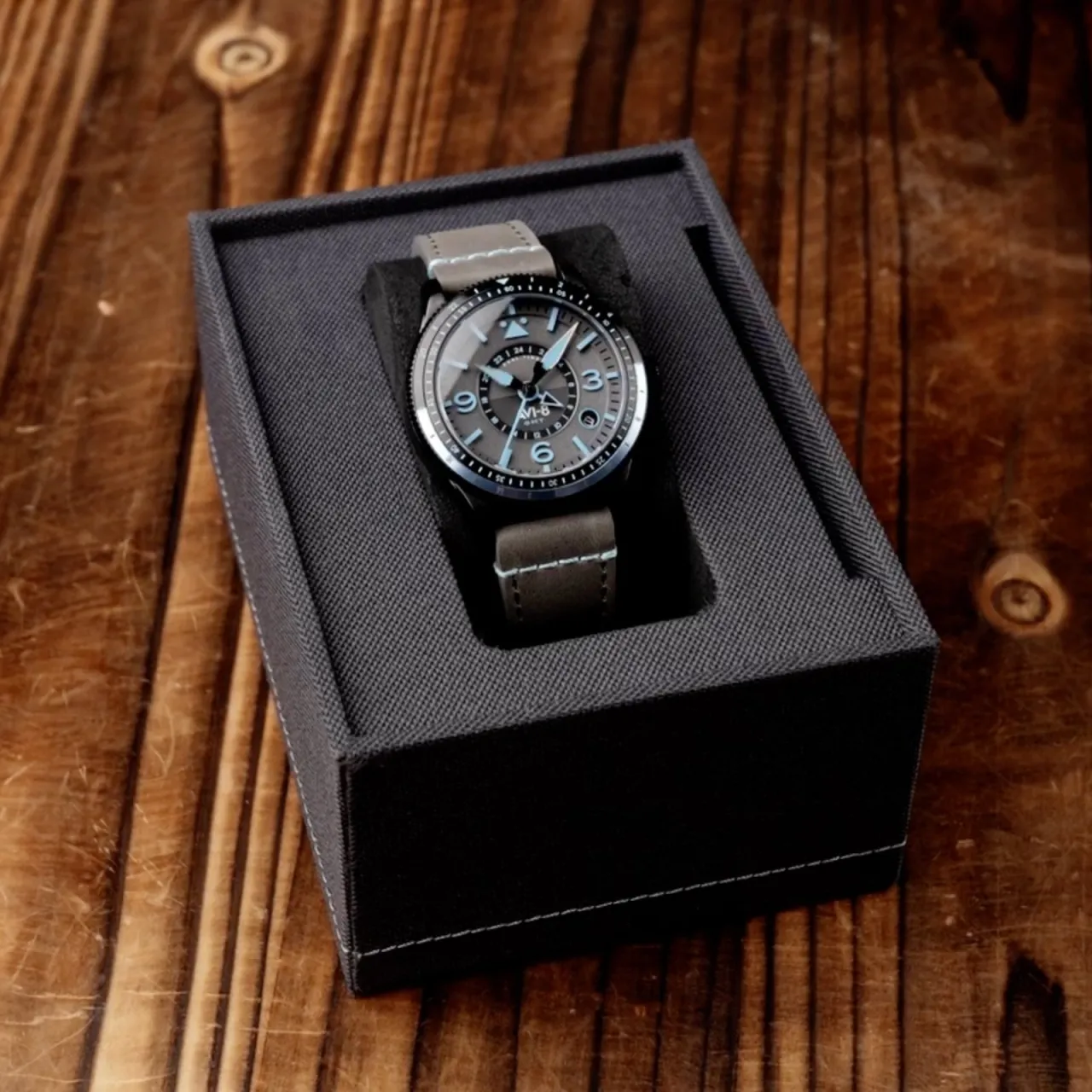 AVI-8 Flyboy Airmaster GMT Automatic Grey AV412805 detay görseli 1