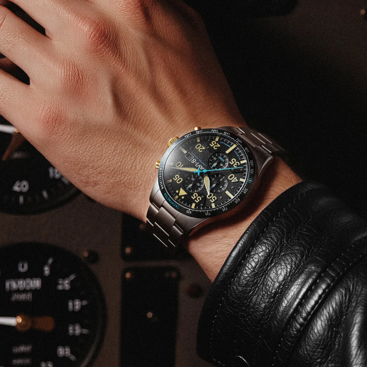 AVI-8 Hawker Hurricane 90th Anniversary Chronograph Limited Edition Thunder Black AV413011 detay görseli 2