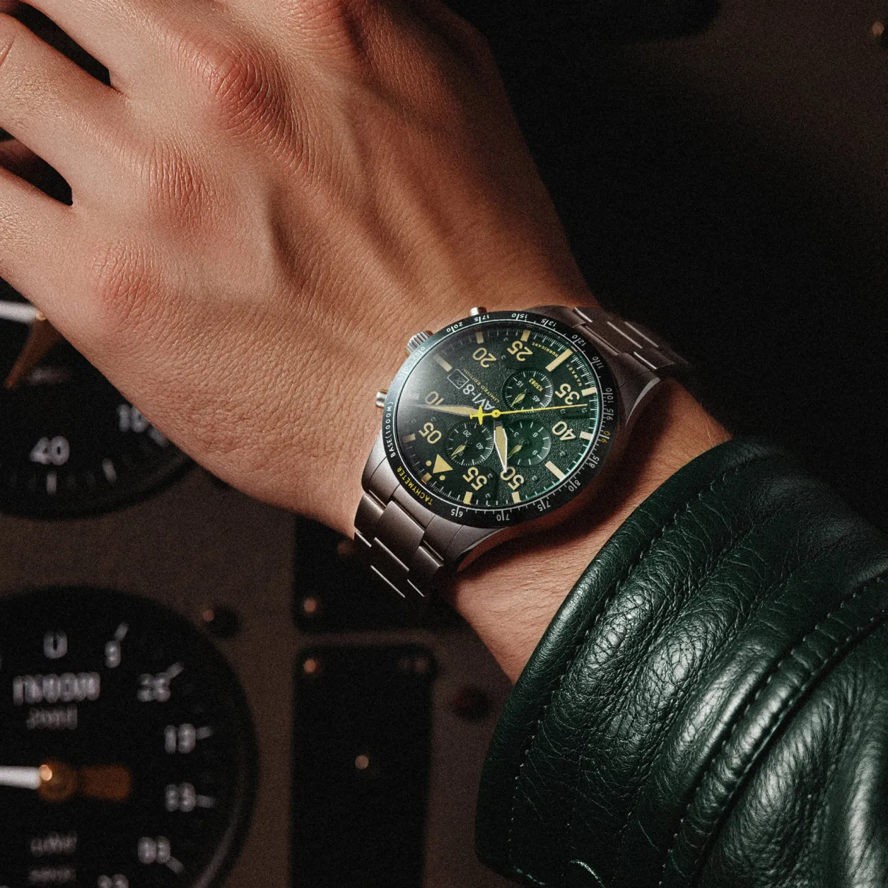 AVI-8 Hawker Hurricane 90th Anniversary Chronograph Limited Edition Tarmac Green AV413033 detay görseli 2