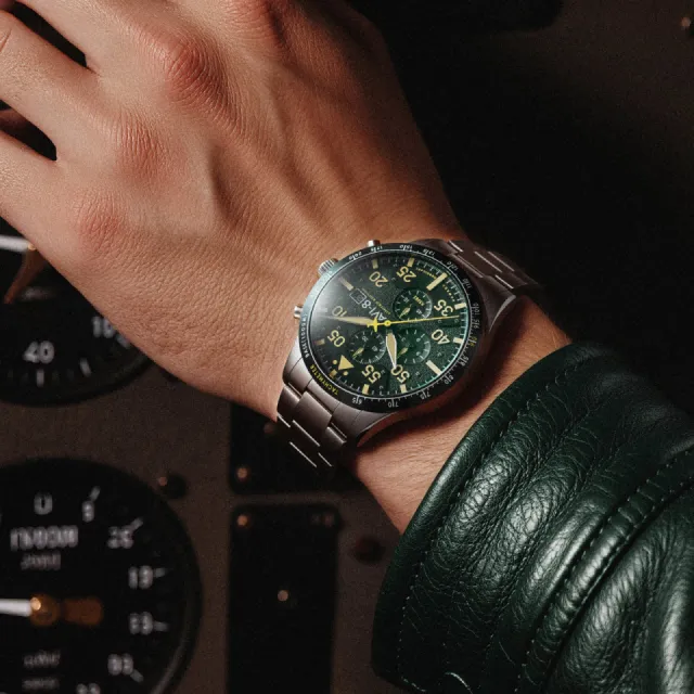 AVI-8 Hawker Hurricane 90th Anniversary Chronograph Limited Edition Tarmac Green AV413033 Görsel 3