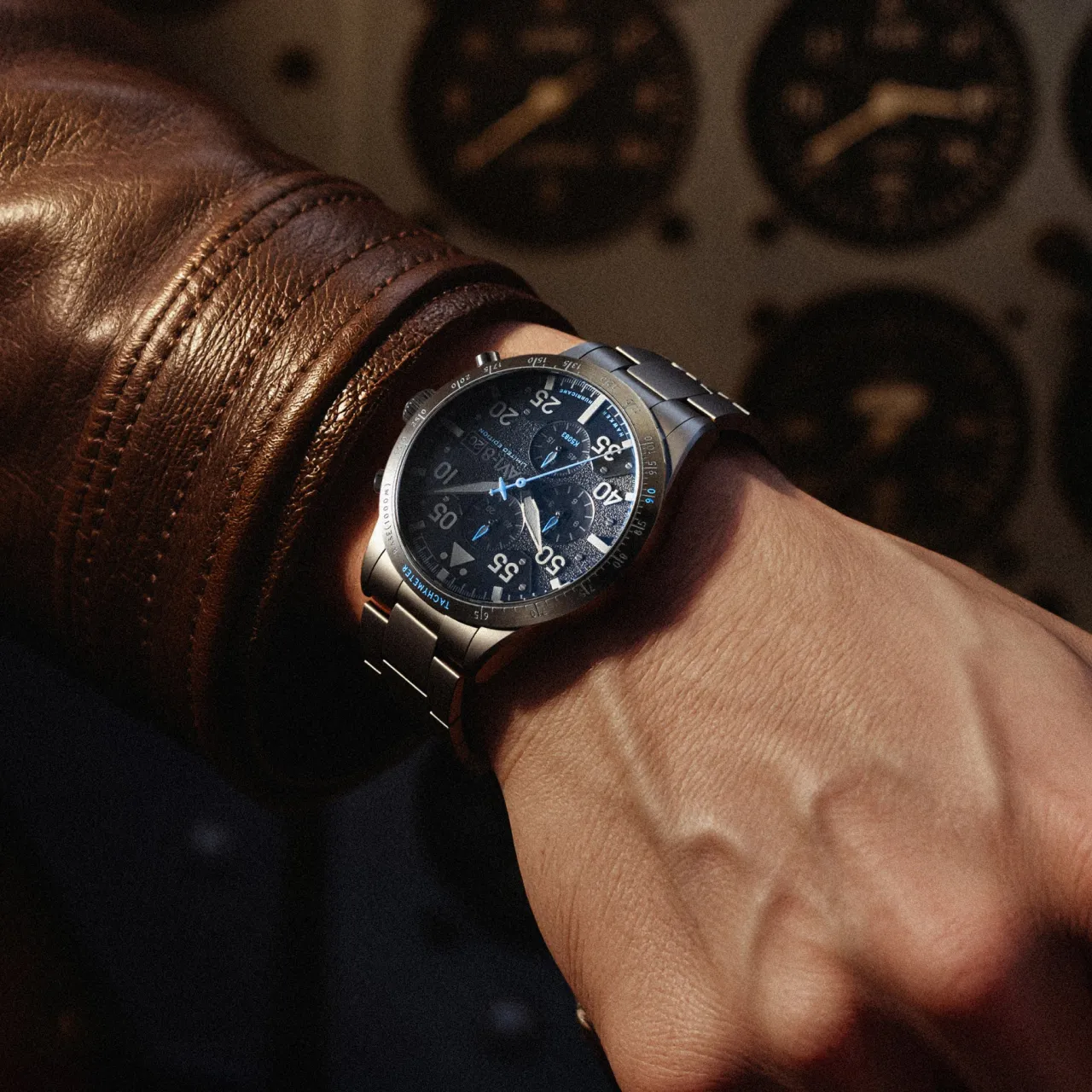 AVI-8 Hawker Hurricane 90th Anniversary Chronograph Limited Edition Hangar Grey AV413044 detay görseli 2