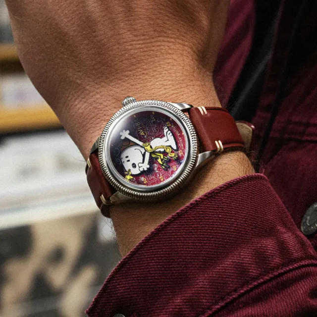 AVI-8 Flyboy Airmaster 40 Meca-quartz Peanuts Snoopy Flying Ace Limited Edition Doghouse Red AV413802 Görsel 3