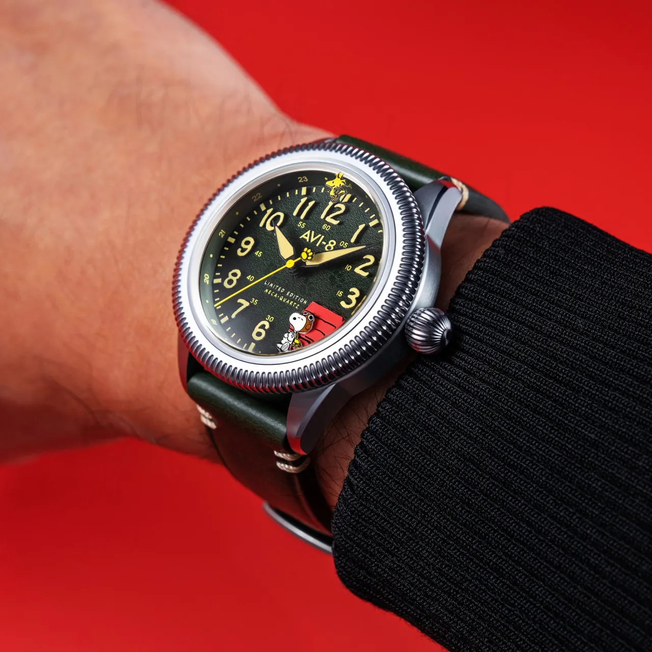 AVI-8 Flyboy Airmaster 40 Meca-Quartz Peanuts Snoopy Flying Ace Limited Edition Doghouse Green AV413901 detay görseli 2