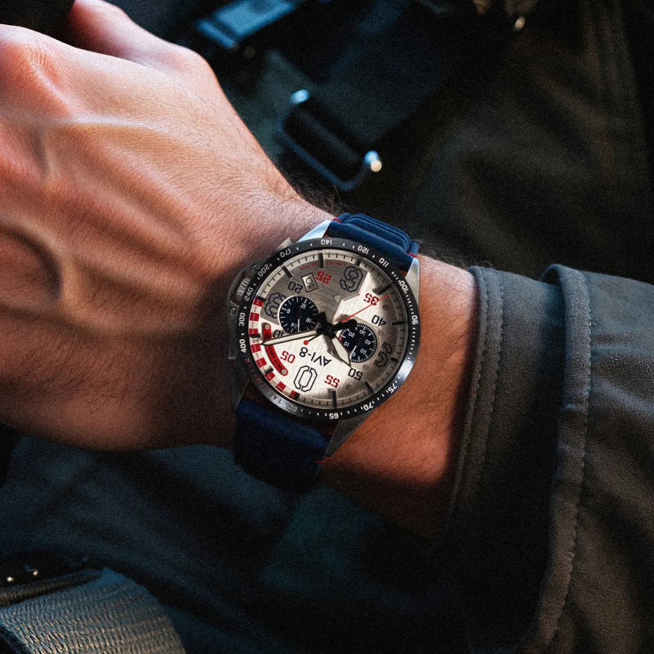 AVI-8 P-51 Mustang Kindelberger Chronograph Slipstream Silver AV414301 detay görseli 2