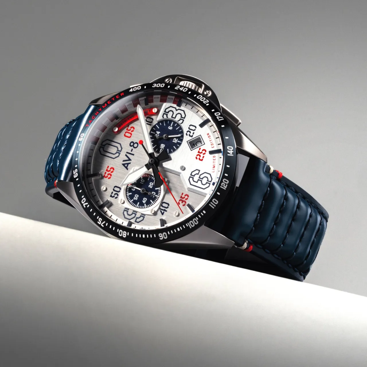 AVI-8 P-51 Mustang Kindelberger Chronograph Slipstream Silver AV414301 detay görseli 3