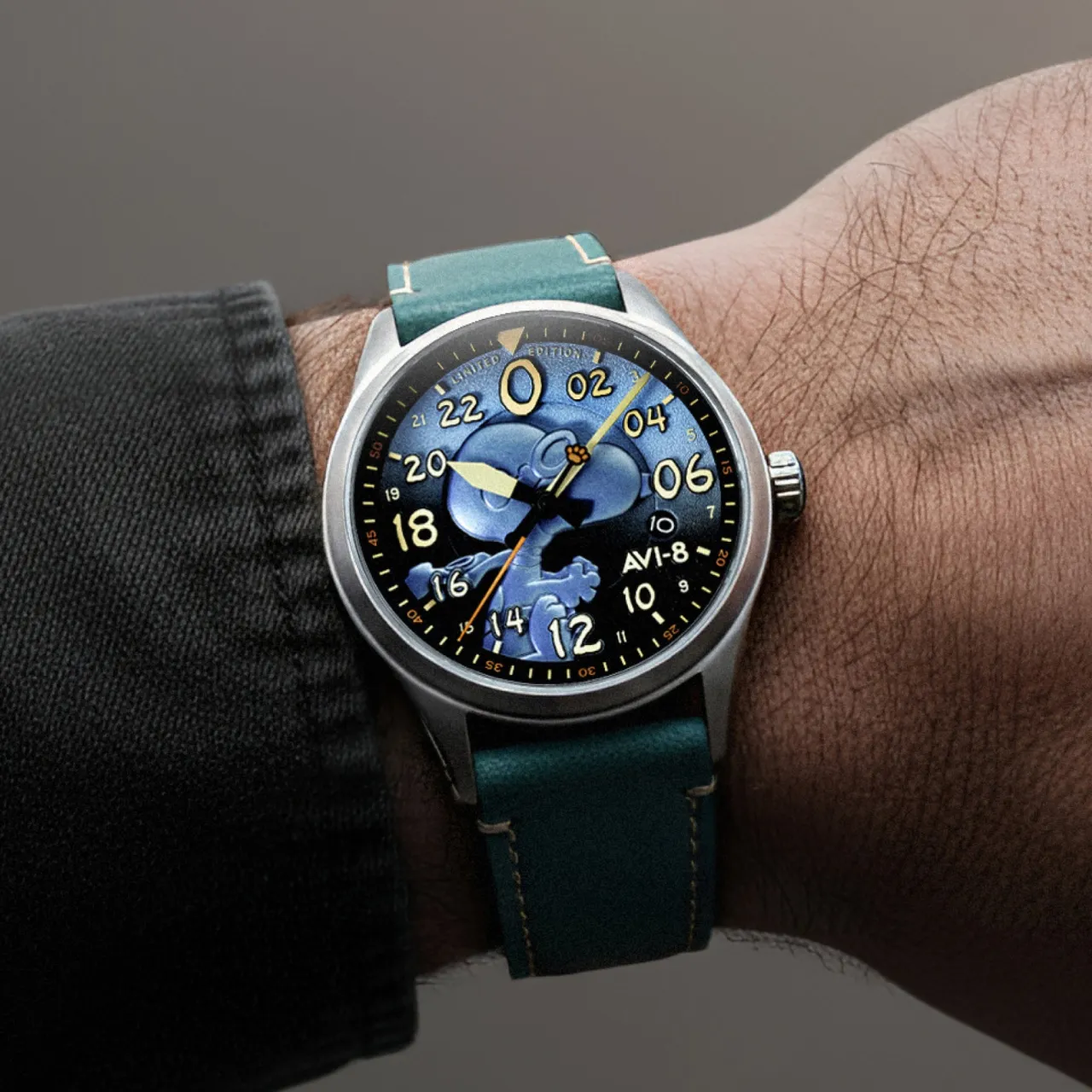 AVI-8 Spitfire Peanuts Snoopy Flying Ace 24 Hour Automatic Azure Blue AV415003 detay görseli 2