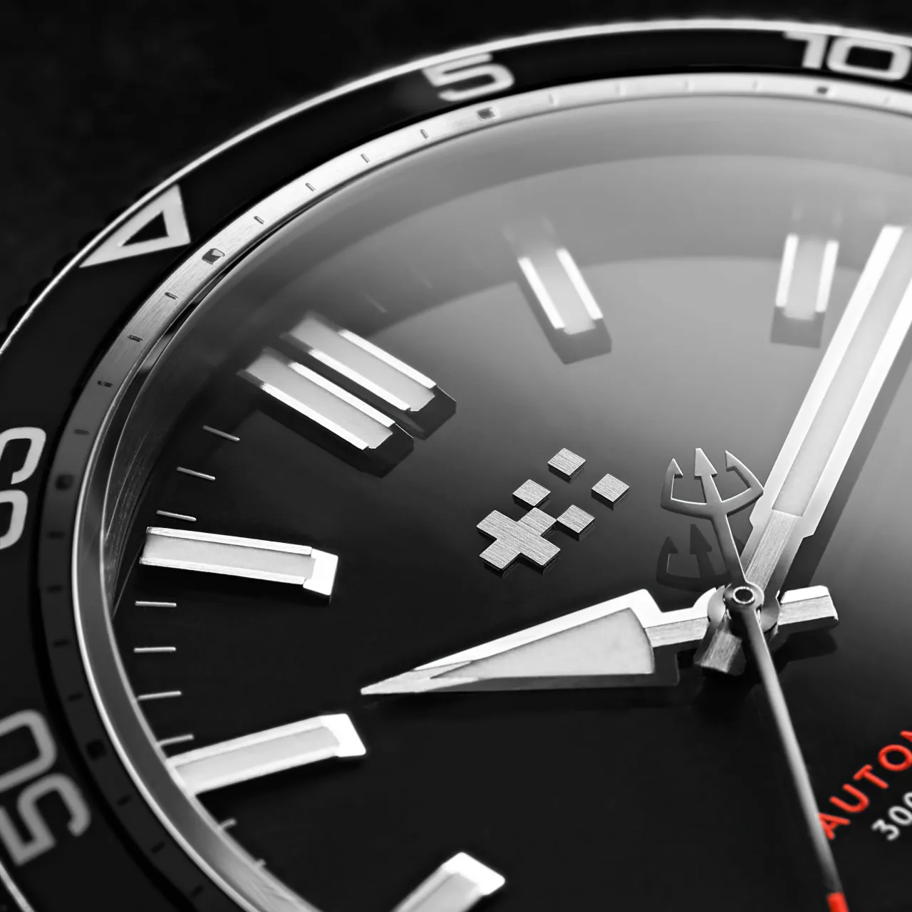 Christopher Ward C60 Trident Pro 300 Otomatik Black C6038ADA31S0KK1B1 detay görseli 2