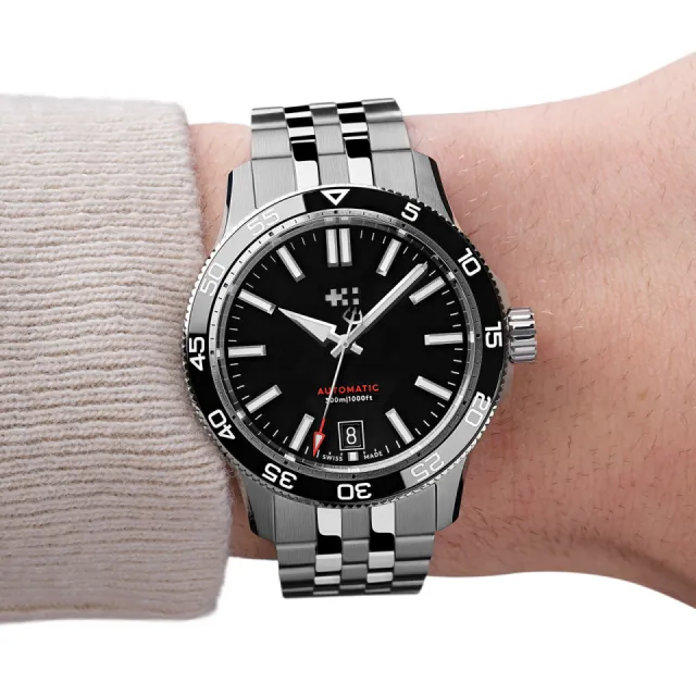Christopher Ward C60 Trident Pro 300 Otomatik Black C6038ADA31S0KK1B1 Görsel 2