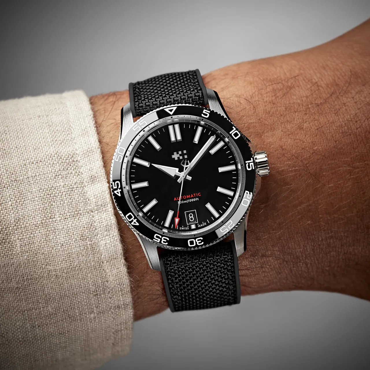 Christopher Ward C60 Trident Pro 300 Otomatik Siyah C6038ADA31S0KK1HK detay görseli 1
