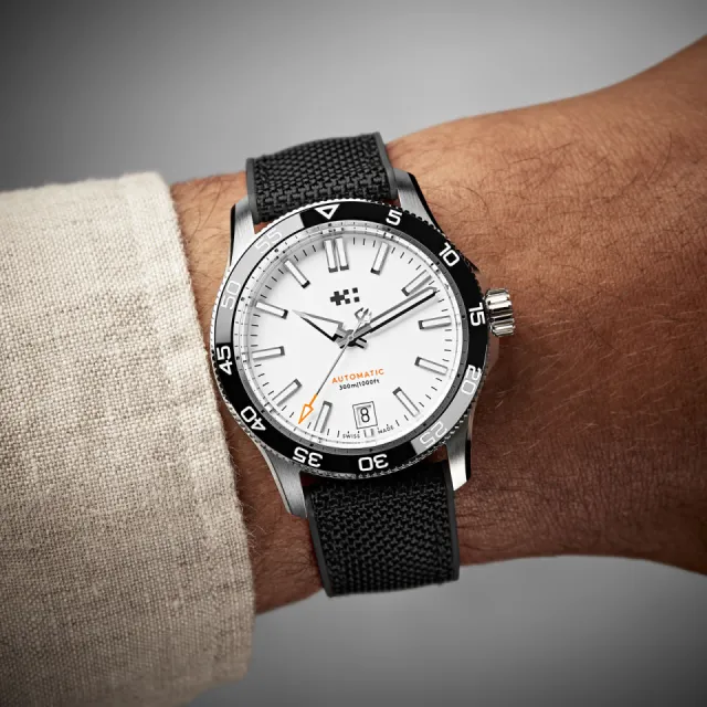 Christopher Ward C60 Trident Pro 300 Otomatik Beyaz C6038ADA31S0KW1HK Görsel 2