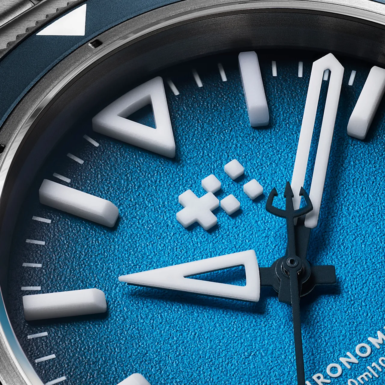 Christopher Ward C60 Trident Lumière Otomatik Mavi C6041C3H31T0BB0B0 detay görseli 2