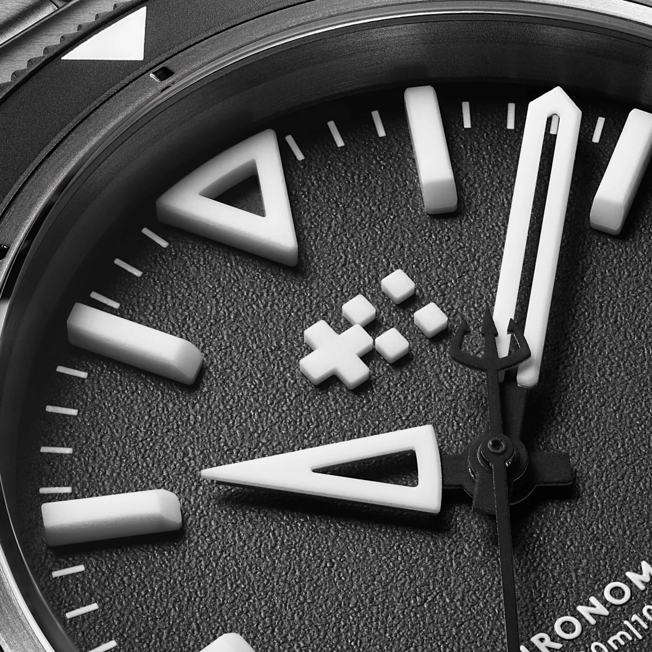 Christopher Ward C60 Trident Lumière Otomatik Black C6041C3H31T0KK0 detay görseli 2