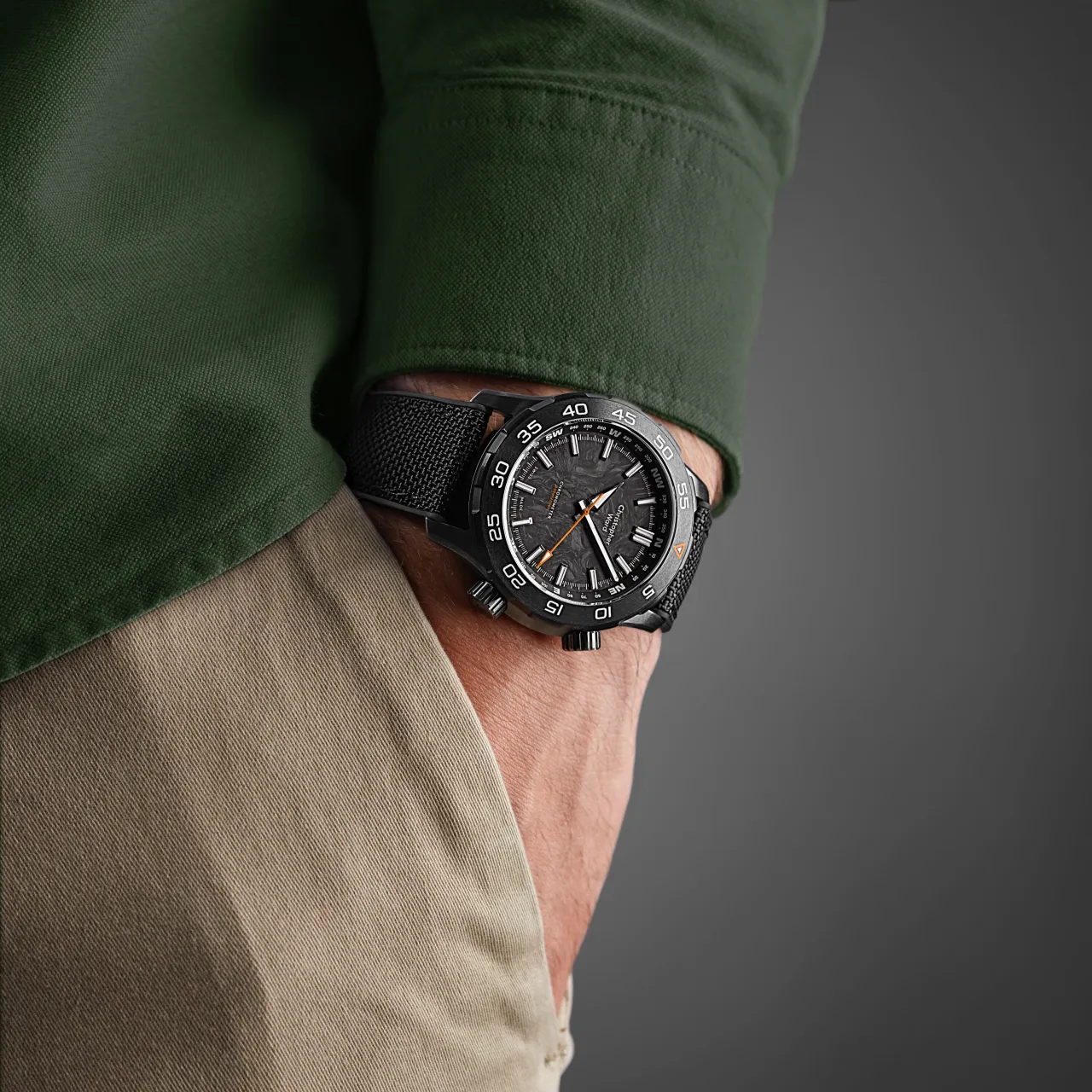 Christopher Ward C60 Lympstone Otomatik Carbon Black C6042A3H1SGKK0HK detay görseli 1