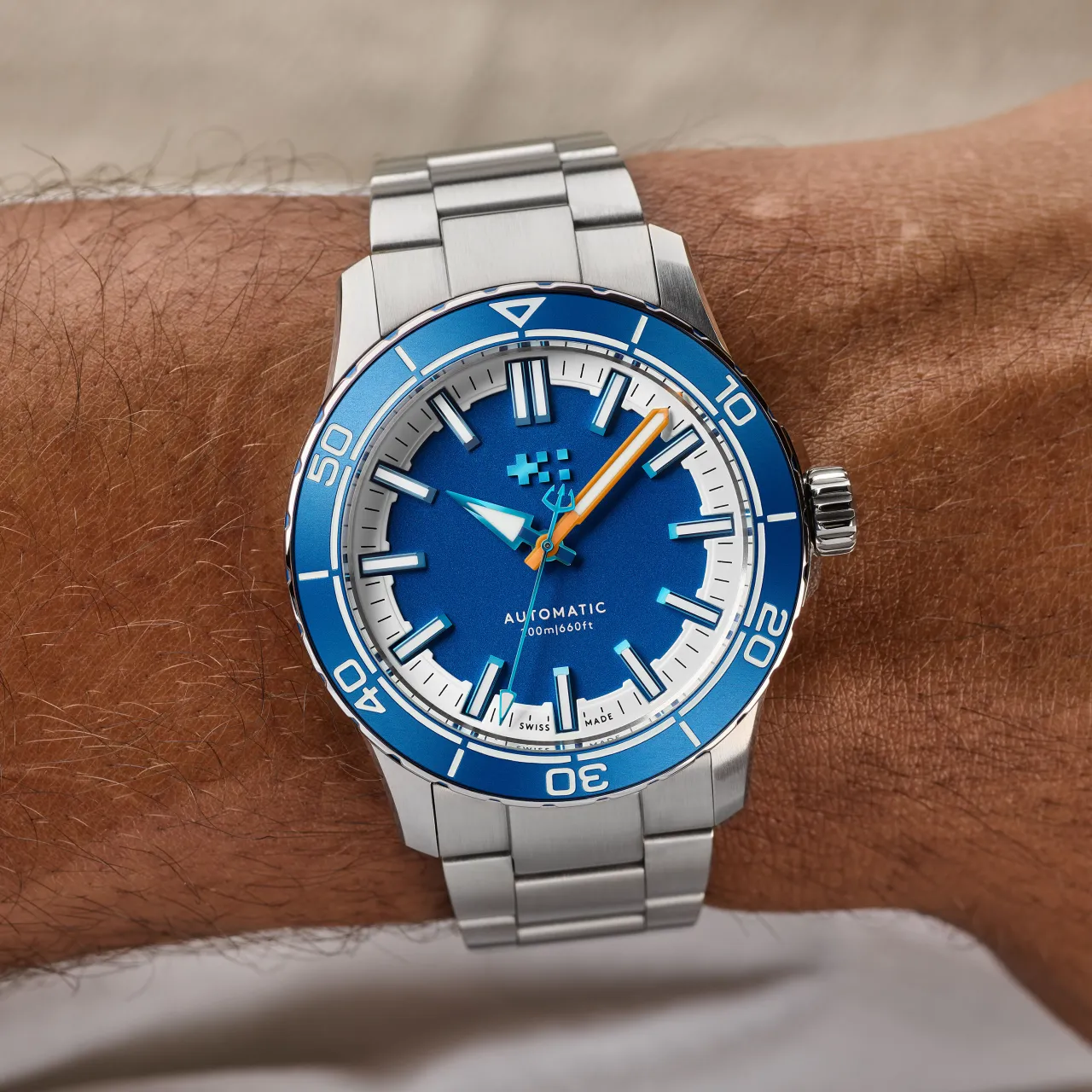 Christopher Ward C60 Trident Reef Otomatik Helio Blue C6044A3H31S0BB0RY detay görseli 1