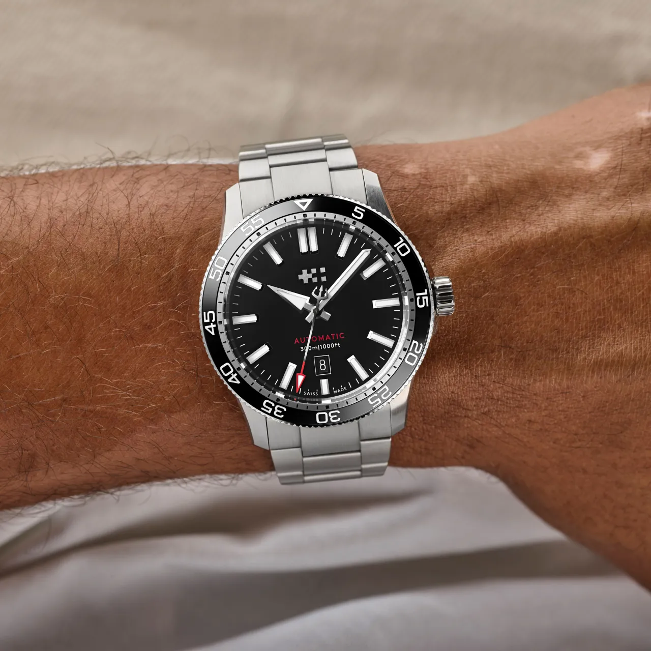 Christopher Ward C60 Trident Pro 300 Otomatik Siyah C6044ADA31S0KK1B0 detay görseli 1