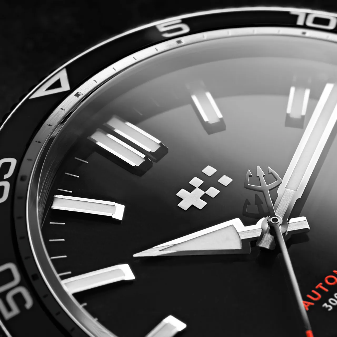 Christopher Ward C60 Trident Pro 300 Otomatik Siyah C6044ADA31S0KK1RK detay görseli 2