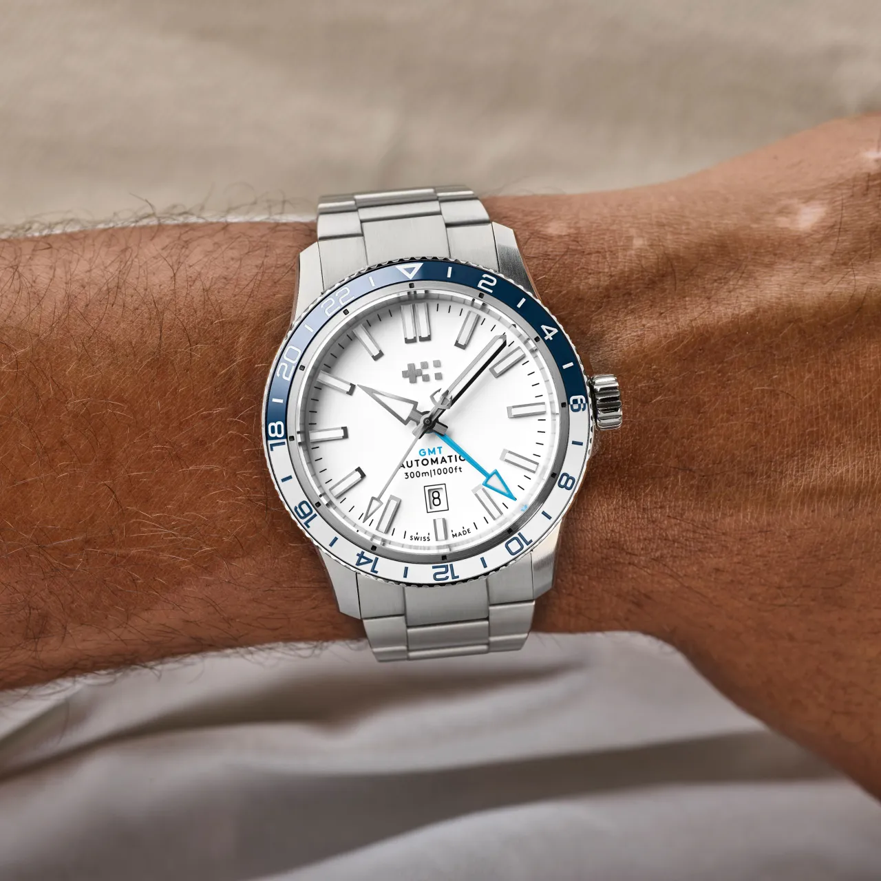 Christopher Ward C60 Trident GMT 300 Otomatik Beyaz C6044AGM31S0BW0B0 detay görseli 1