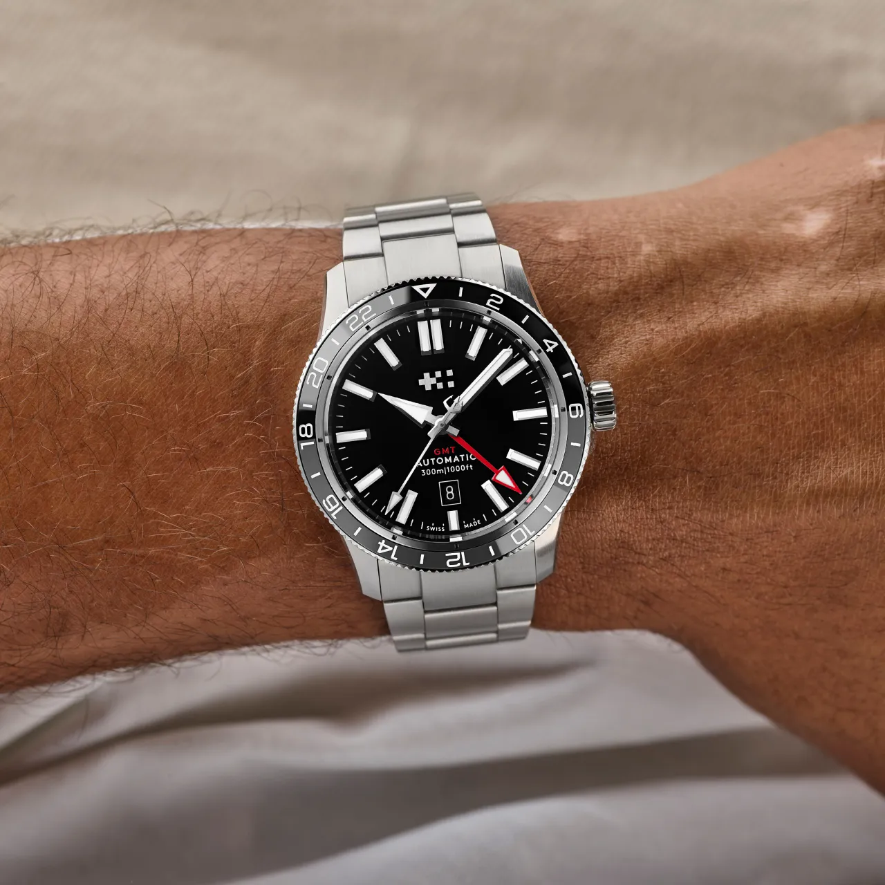 Christopher Ward C60 Trident GMT 300 Otomatik Siyah C6044AGM31S0KK0 detay görseli 1