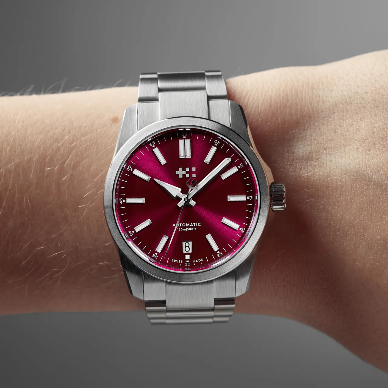Christopher Ward C63 Sealander Automatic Mulberry Red C6336ADA3S00R3B0 detay görseli 2