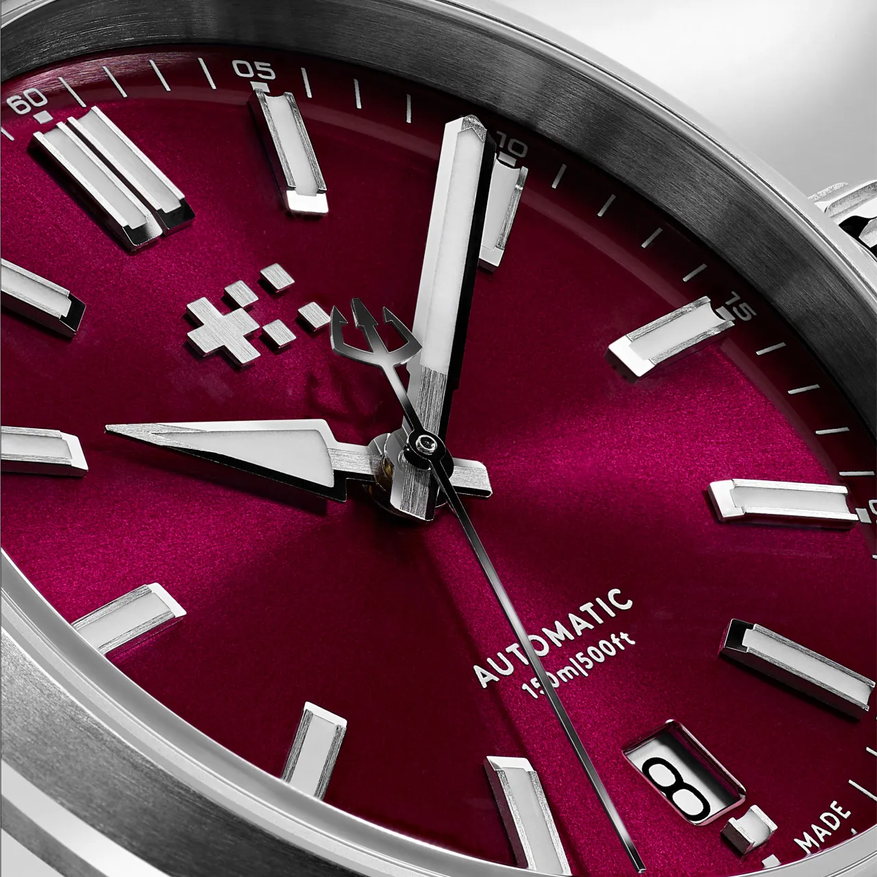 Christopher Ward C63 Sealander Automatic Mulberry Red C6336ADA3S00R3B1 detay görseli 4