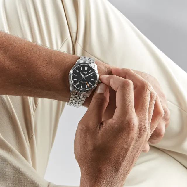 Christopher Ward C63 Sealander GMT Otomatik Black/Silver C6339AGM3S00K2B1 Görsel 2