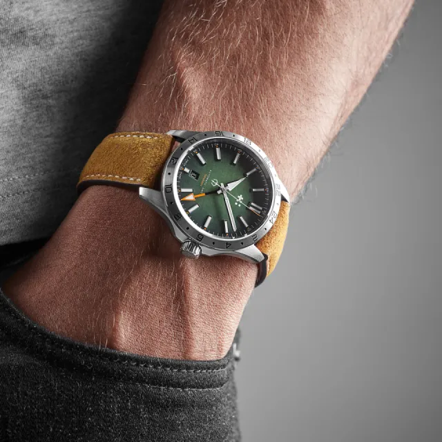 Christopher Ward C63 Sealander GMT Otomatik Hunter Green C6339AGM3S00V2VC Görsel 2