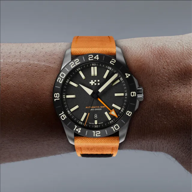 Christopher Ward C63 Sealander Extreme GMT Otomatik Siyah C6341AGM4S0KK0NOX Görsel 2