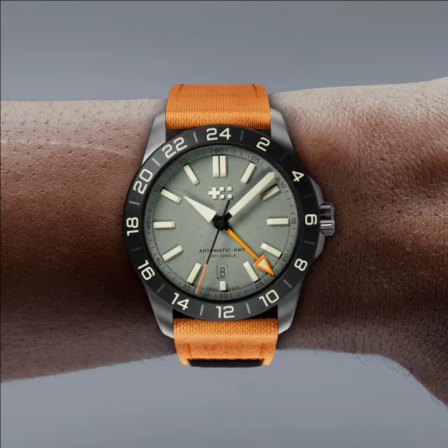 Christopher Ward C63 Sealander Extreme GMT Otomatik Khaki C6341AGM4S0KV0NOX Görsel 2