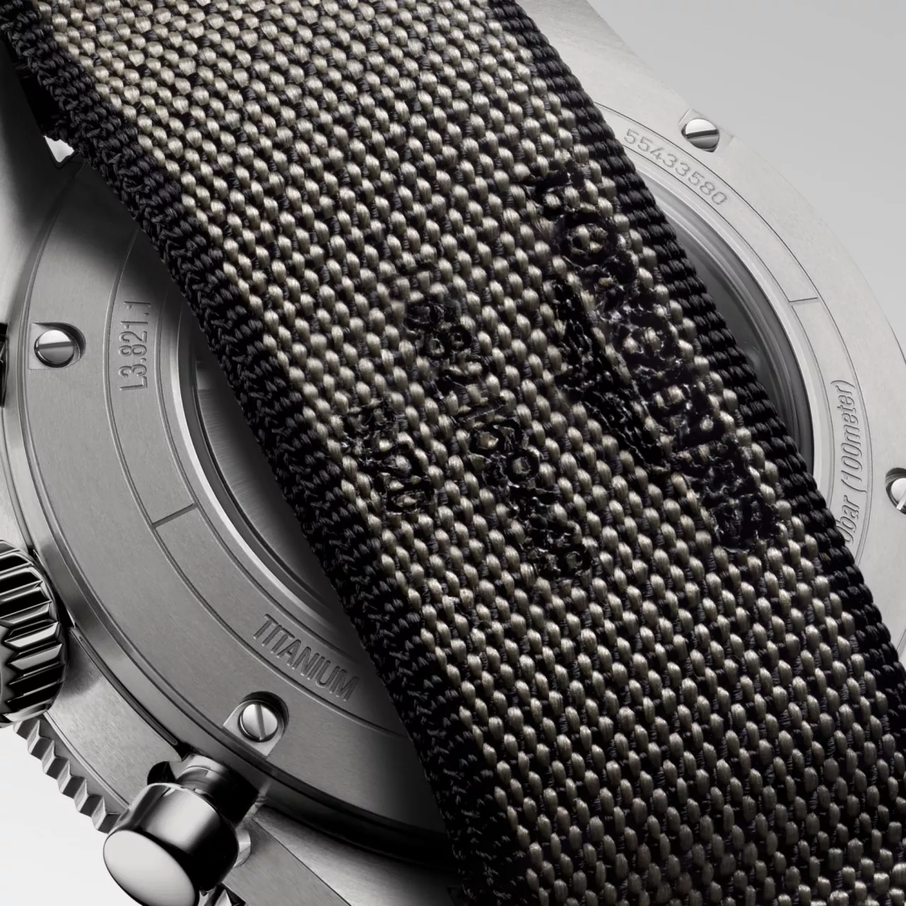 Longines Spirit Flyback Titanium L3.821.1.53.2 detay görseli 4