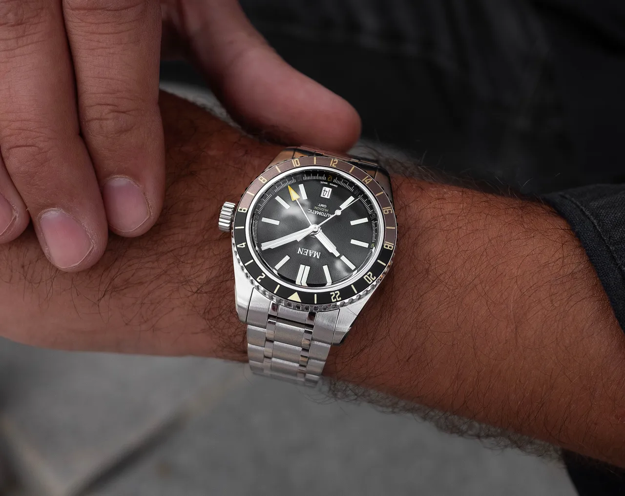 Maen Hudson 38 GMT Otomatik Jet Black M1333 detay görseli 3