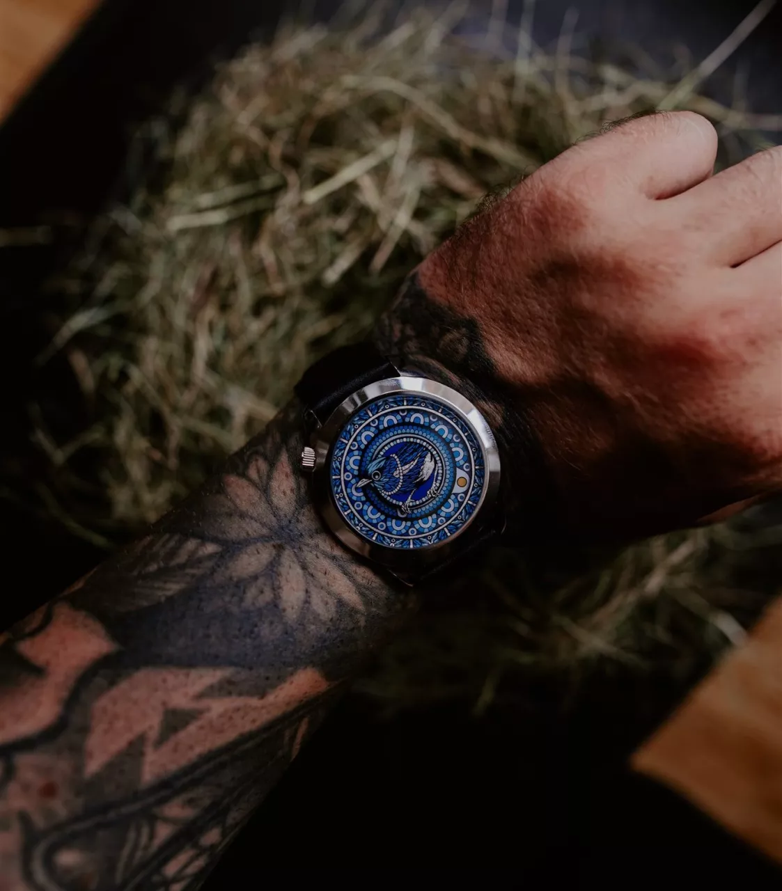 Mr Jones Watches The Silent Thief 121-V2 detay görseli 3