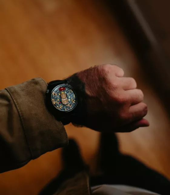 Mr Jones Watches The Golden Hour 125-V4 Görsel 5