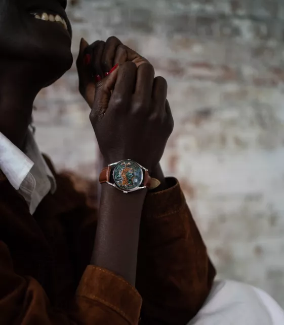 Mr Jones Watches The Promise of Happiness 88-VL Görsel 3