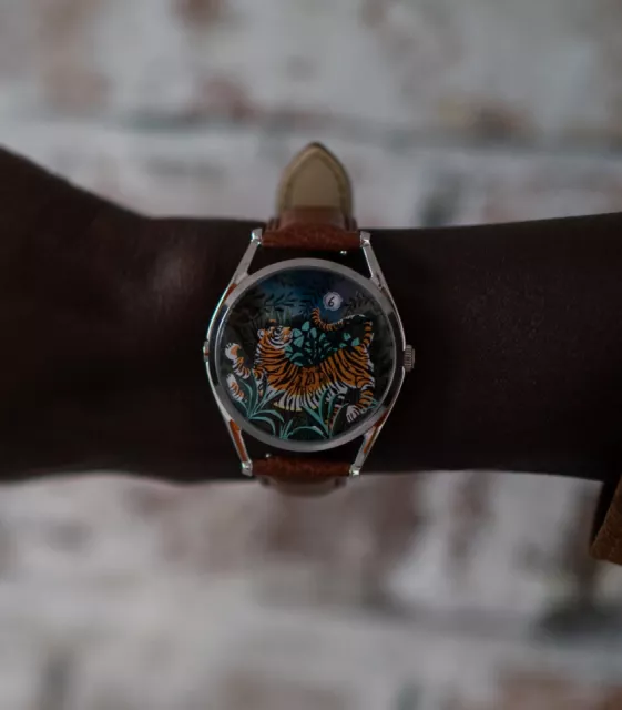 Mr Jones Watches The Promise of Happiness 88-VL Görsel 16