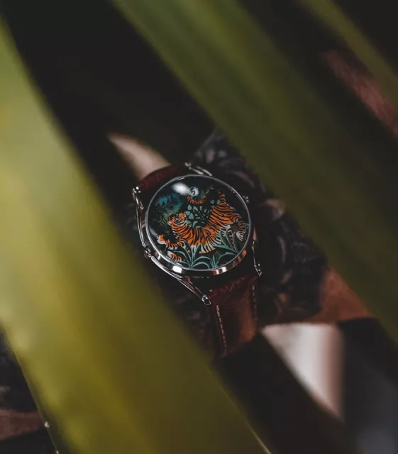 Mr Jones Watches The Promise of Happiness 88-VL Görsel 10