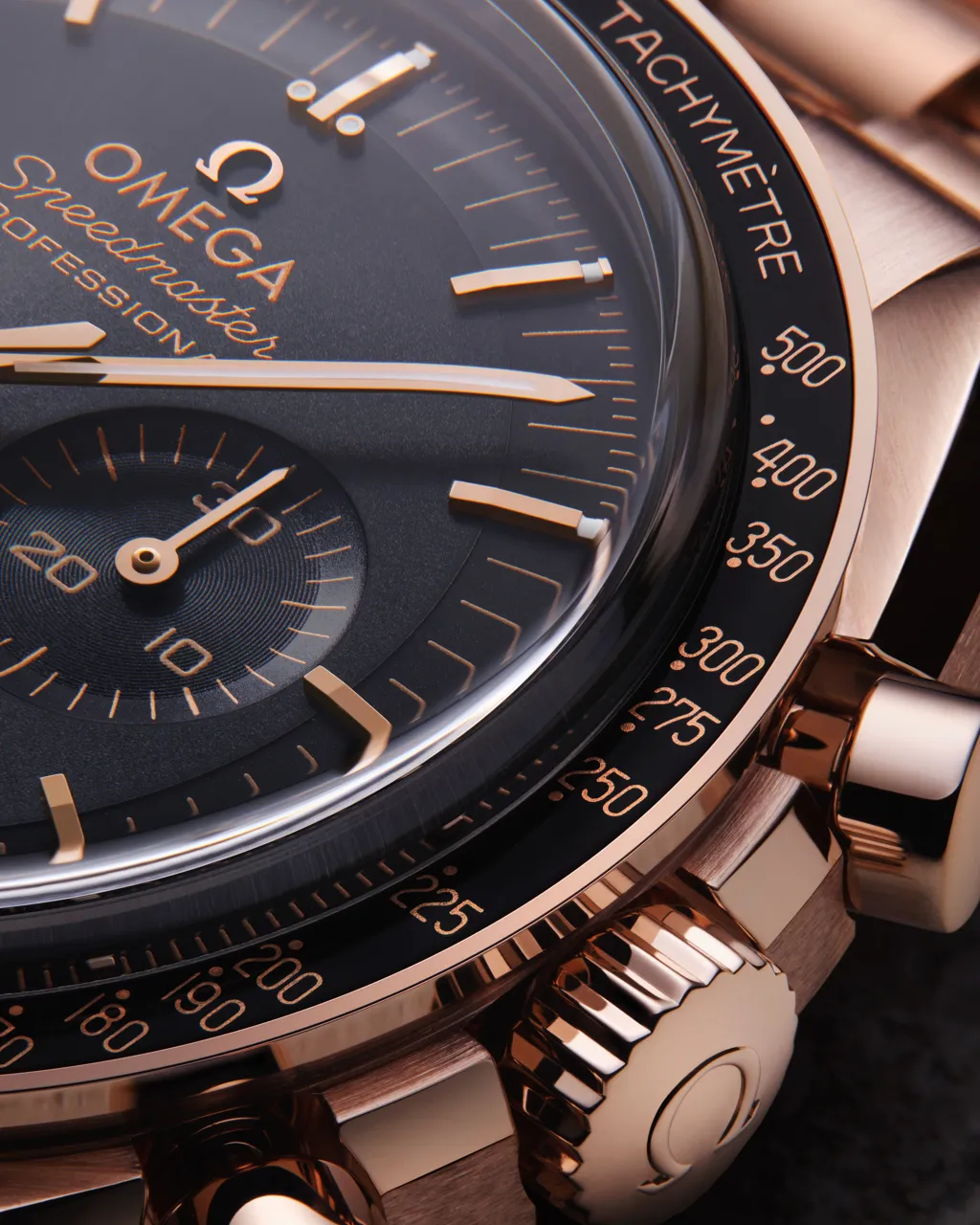 Omega Speedmaster Moonwatch Professional Sedna Gold 31060425001001 detay görseli 3