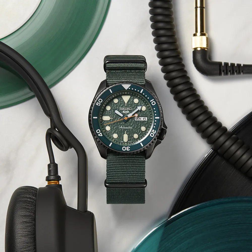 Seiko 5 Sports SKX Serisi Otomatik SRPD77 detay görseli 1