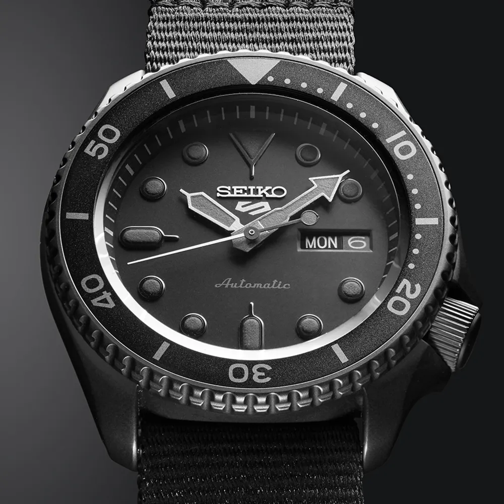 Seiko 5 Sports SKX Series Otomatik SRPD79 detay görseli 3