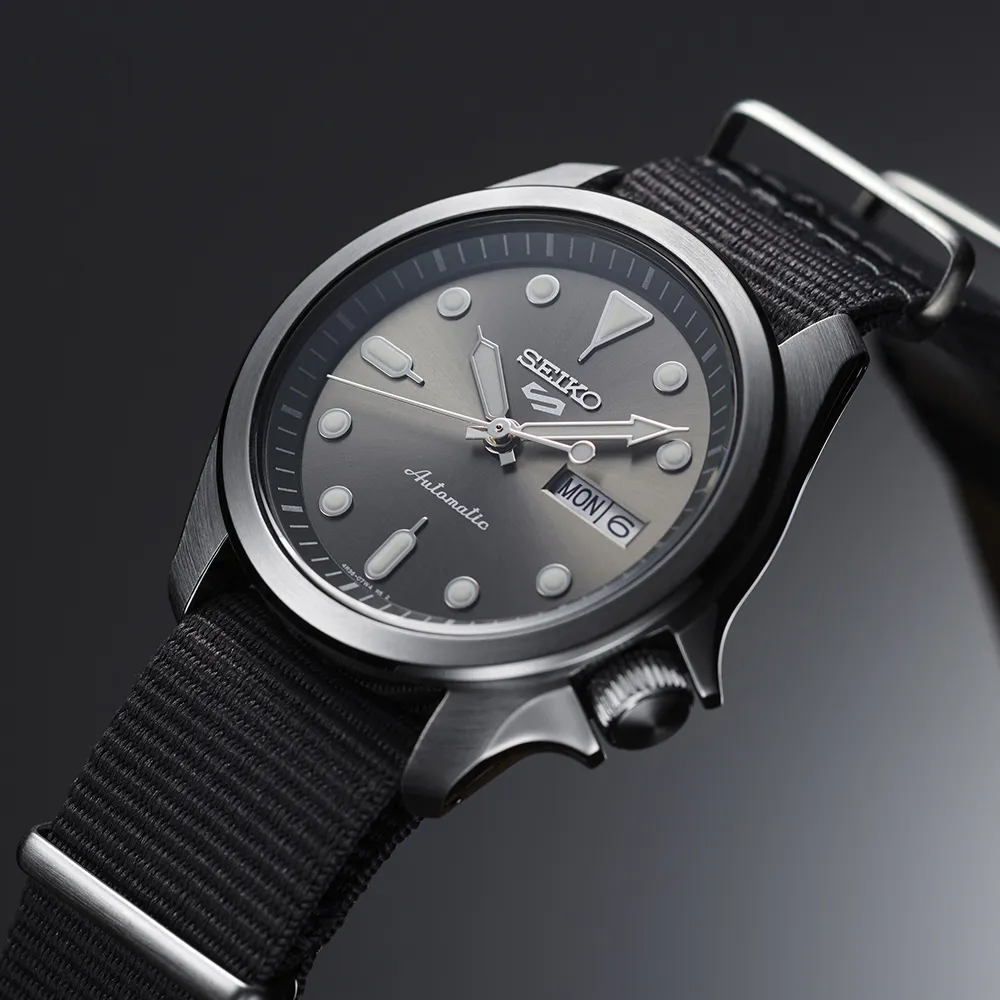 Seiko 5 Sports SKX Series Otomatik SRPE67 detay görseli 1