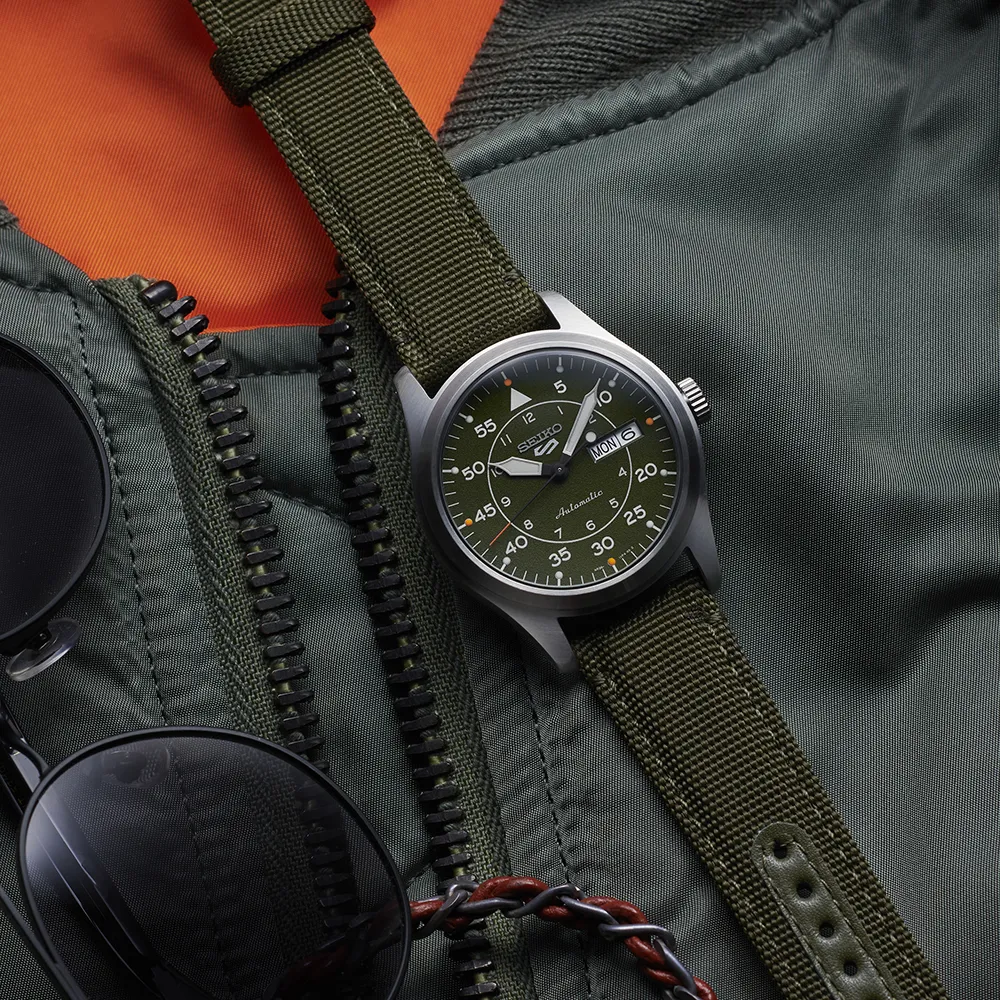 Seiko 5 Sports Field Series Otomatik SRPH29 detay görseli 2