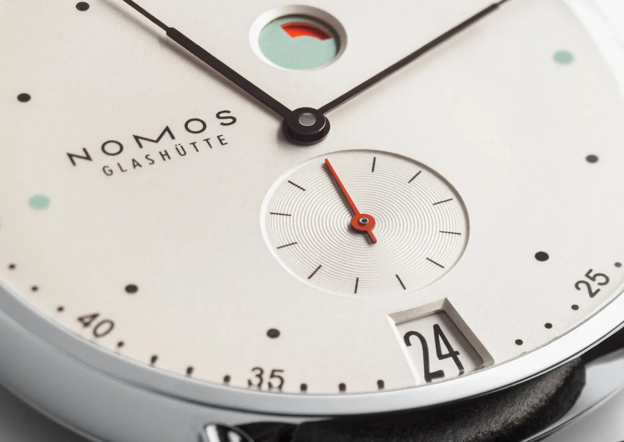 NOMOS Glashütte Metro Date Power Reserve Otomatik 1101 detay görseli 2