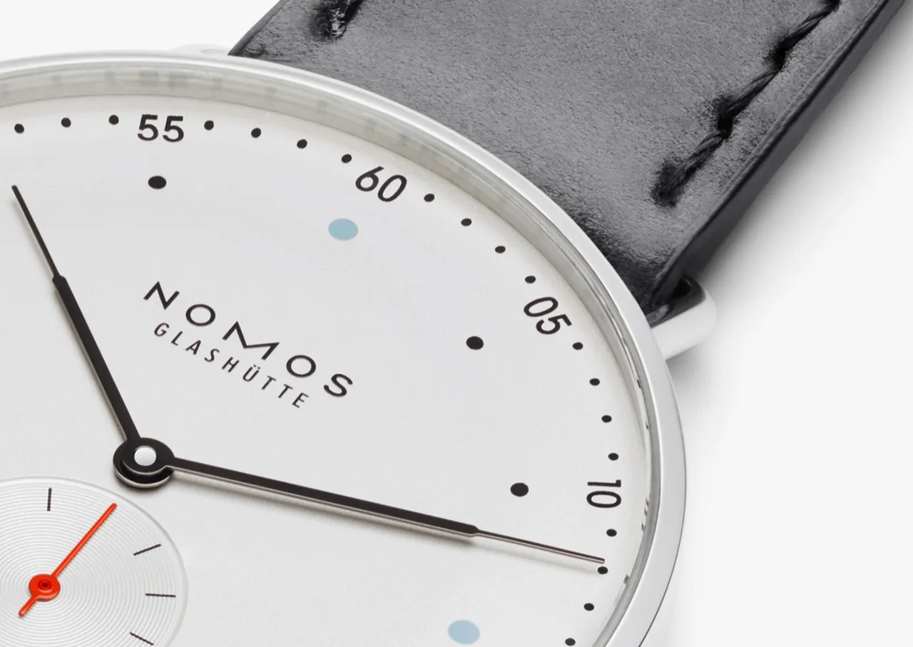 NOMOS Metro 38 Otomatik Beyaz Gümüş Plaka 1108 detay görseli 2