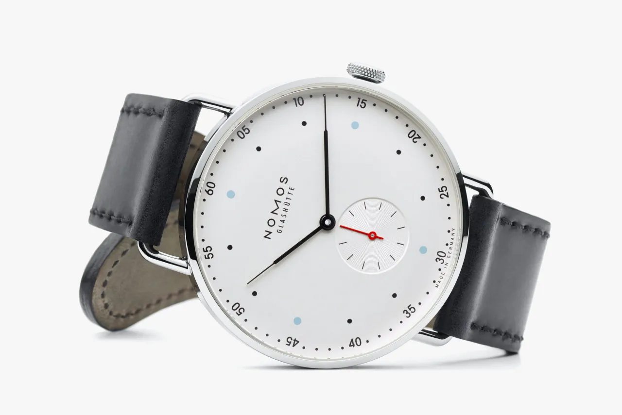 NOMOS Metro 38 Otomatik Beyaz Gümüş Plaka 1108 detay görseli 3