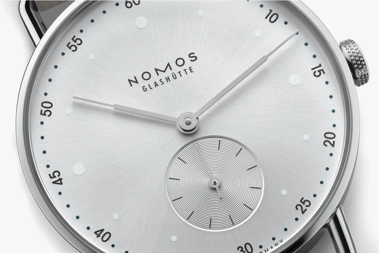 NOMOS Glashütte Metro 33 All Silver Otomatik 1122 detay görseli 3