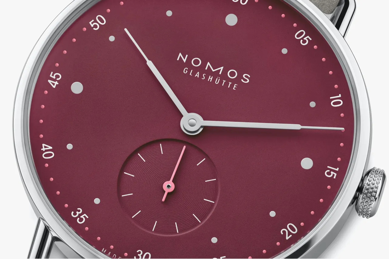 NOMOS Metro 33 Muted Red Otomatik 1123 detay görseli 3