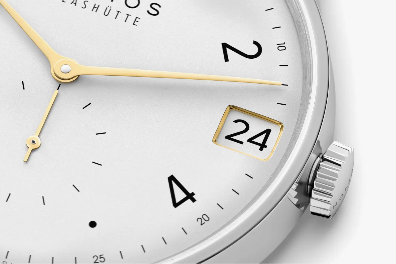 NOMOS Glashütte Minimatik 39 Date Gold 1251 detay görseli 3