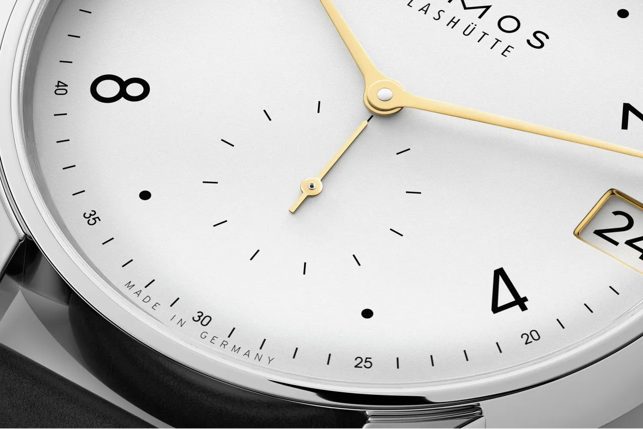 NOMOS Glashütte Minimatik 39 Date Gold 1251 detay görseli 4